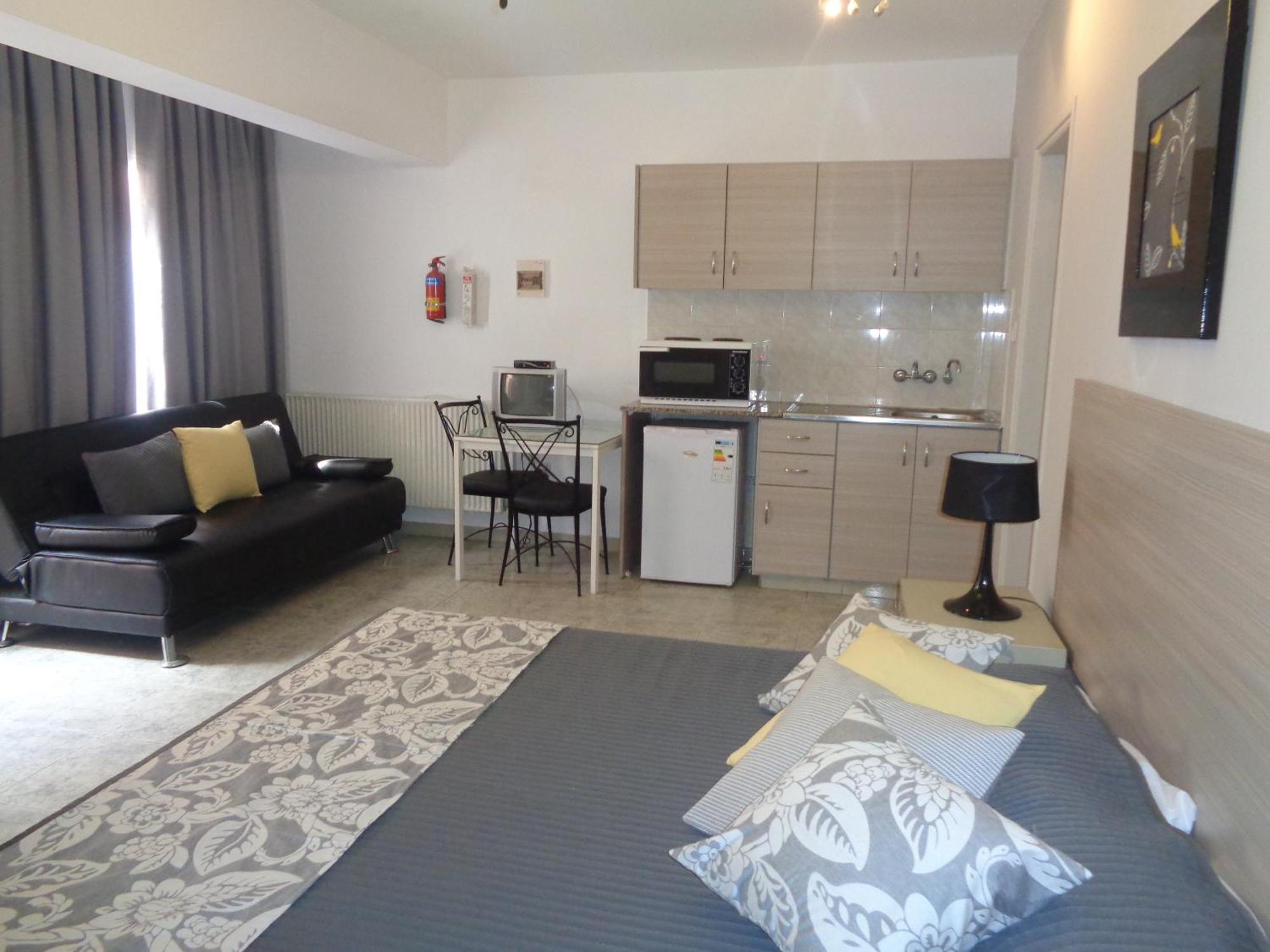 Irene'S Apartments Лимасол Екстериор снимка