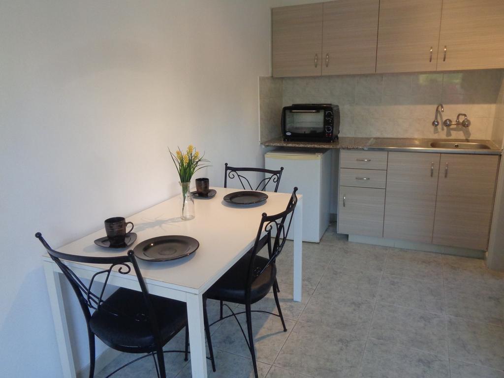 Irene'S Apartments Лимасол Стая снимка