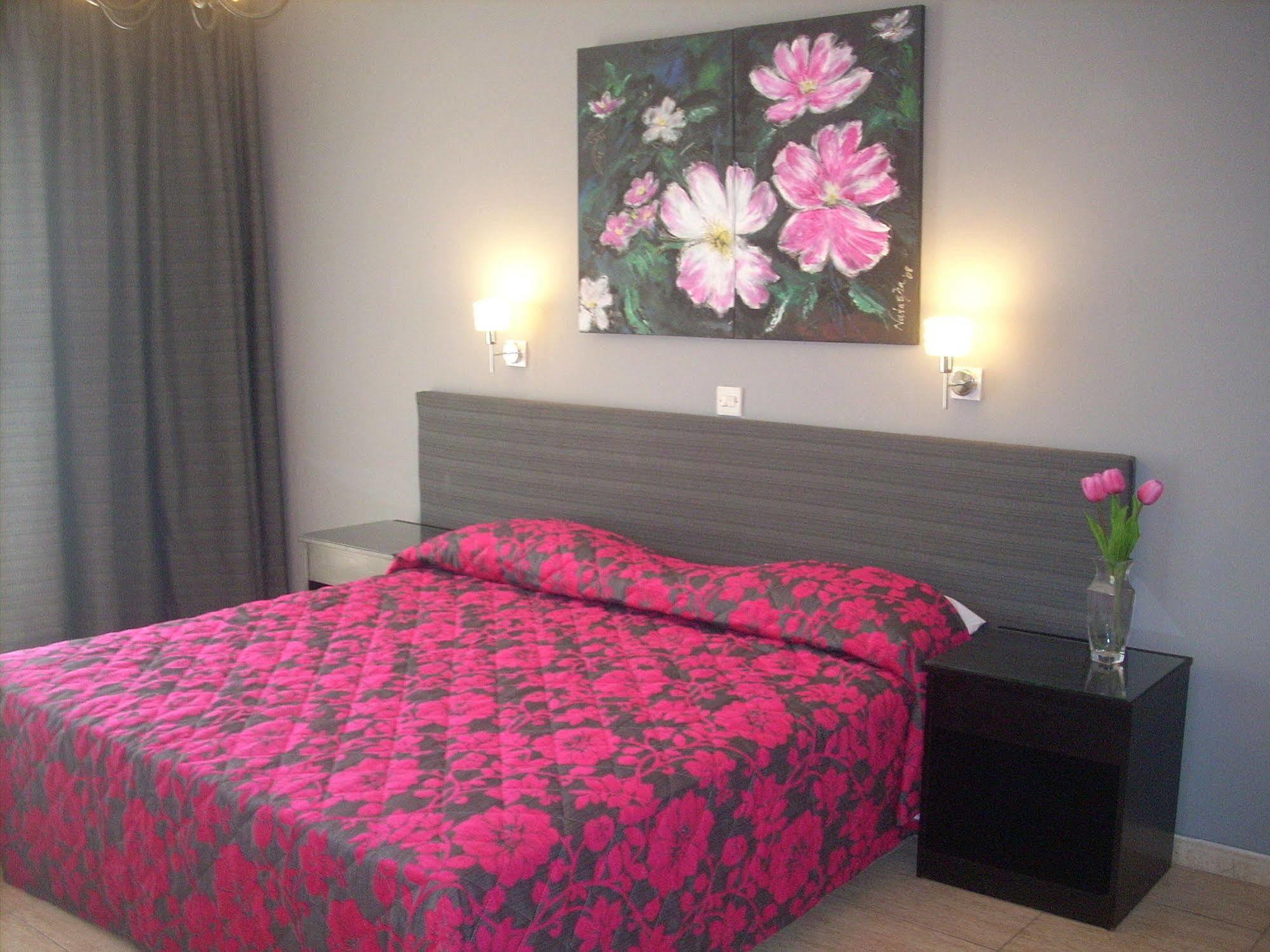 Irene'S Apartments Лимасол Екстериор снимка