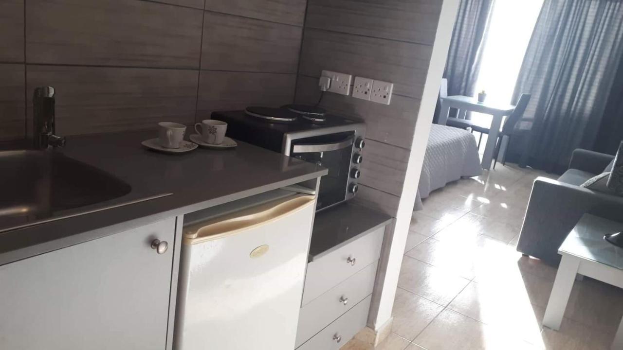 Irene'S Apartments Лимасол Екстериор снимка