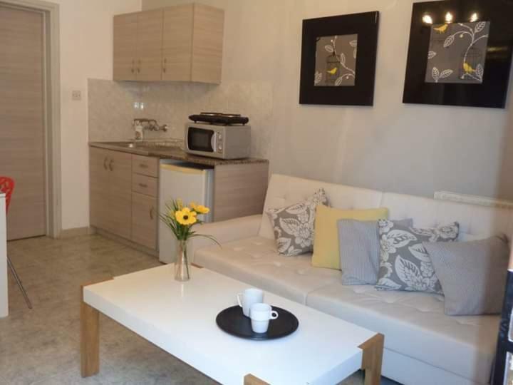 Irene'S Apartments Лимасол Екстериор снимка